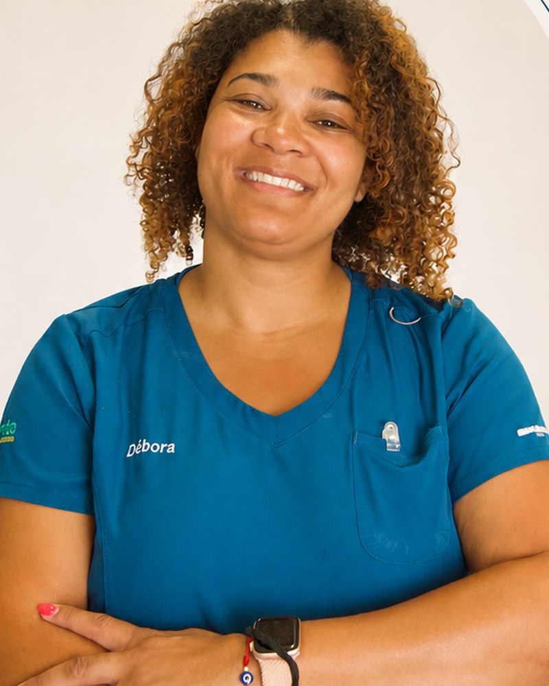 Débora, assistente dentária da Clínica Guimarota em Leiria.